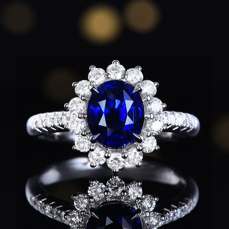 经典戴妃款 主石2.02克拉 18K金 天然斯里兰卡蓝宝石戒指
