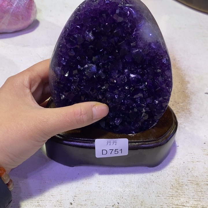 水晶摆件未镶嵌可***?摆件