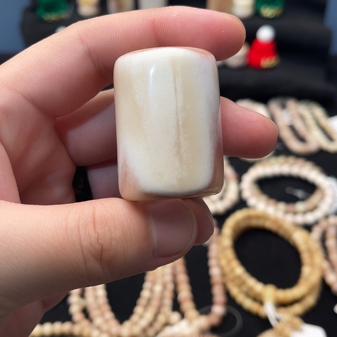 白玉菩提吊坠精品驼骨手把件