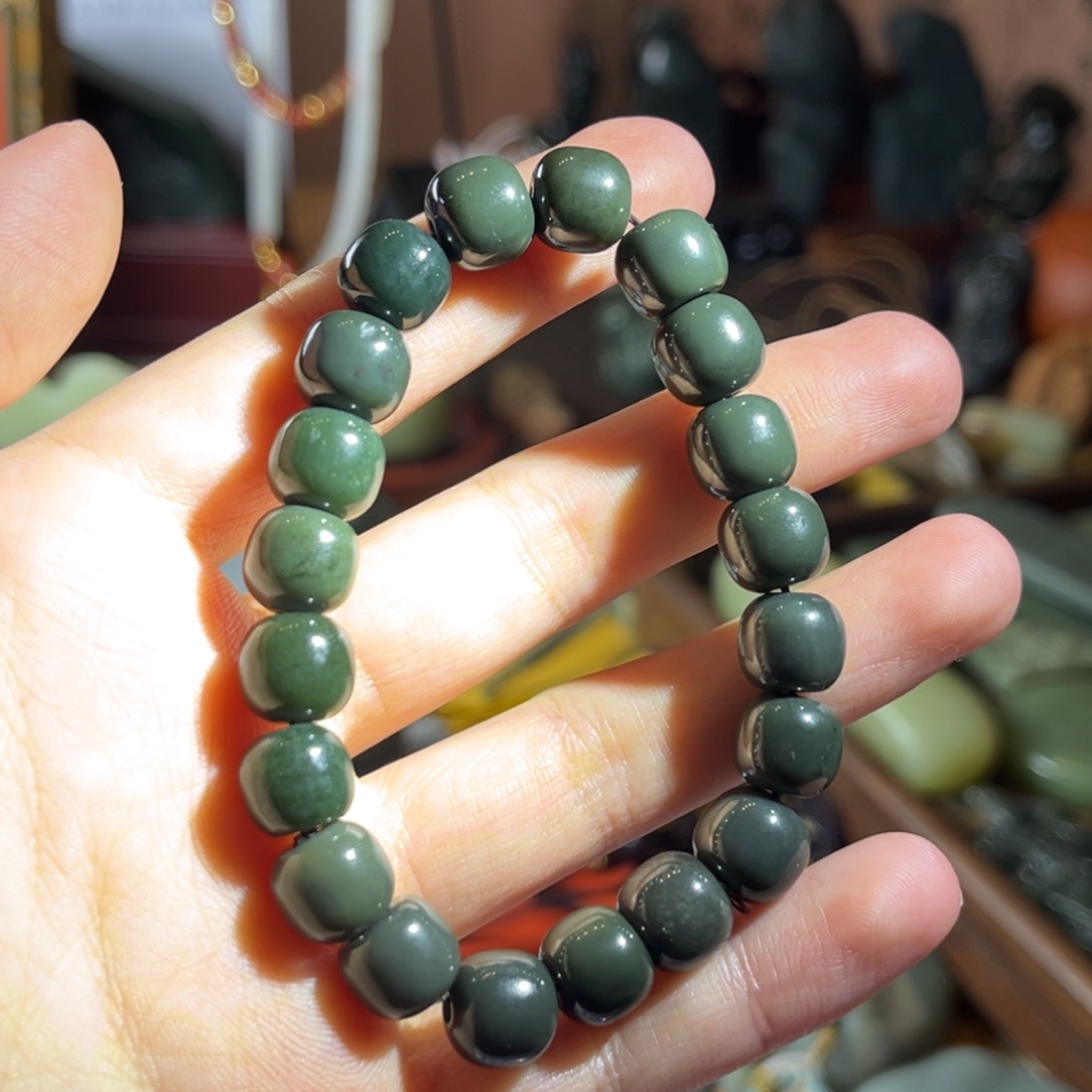 和田玉未镶嵌颈饰广西墨玉