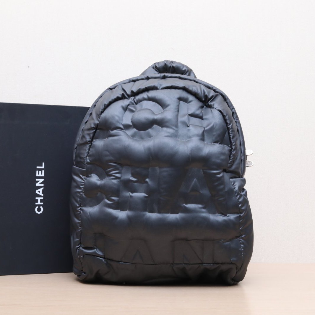 95新 Chanel/香奈儿  深灰色 尼龙 24开 双肩包P254215594