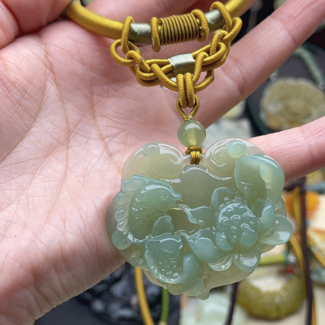 蛇纹石玉颈饰未镶嵌