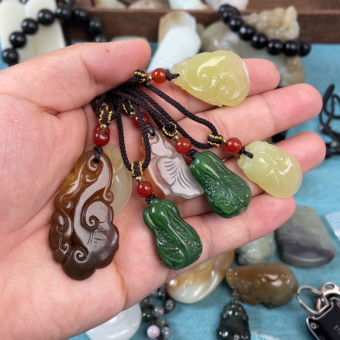 未镶嵌和田玉（糖玉）挂件