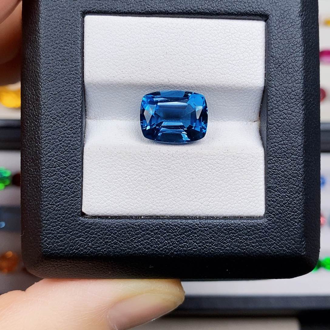 未镶嵌裸石托帕石7.9ct