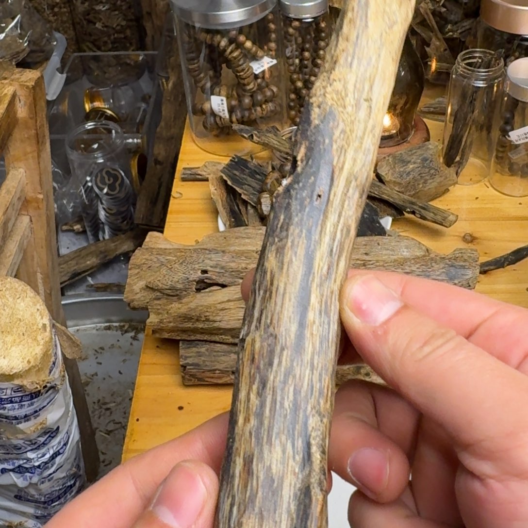 沉香手把件张勺子品种块料48克