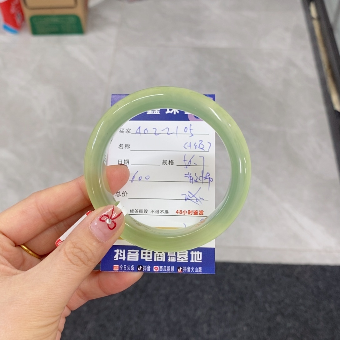 岫玉手镯未镶嵌娜**子天然