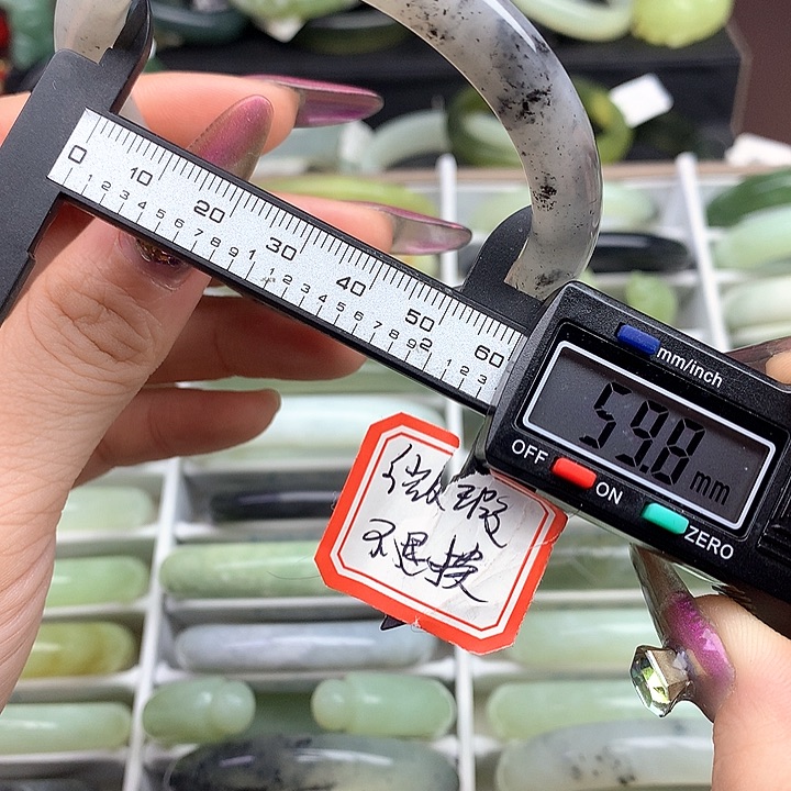 蛇纹石玉手镯未镶嵌676