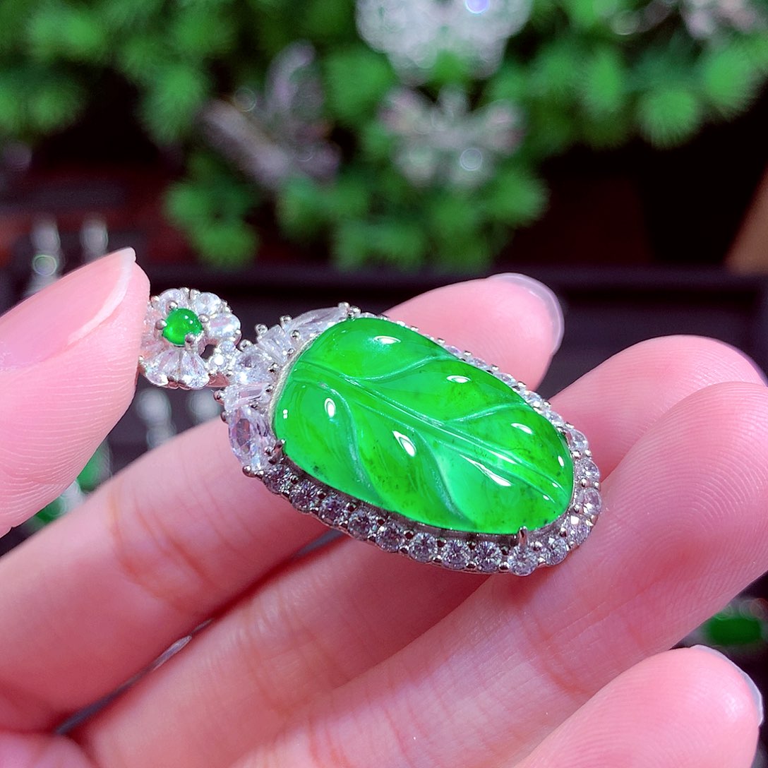 颈饰未镶嵌翡翠天然