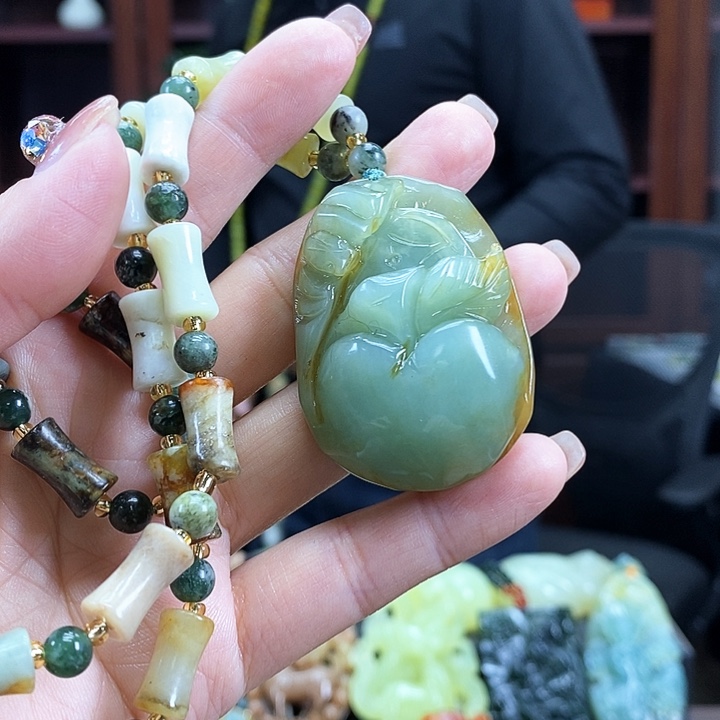 蛇纹石玉吊坠未镶嵌