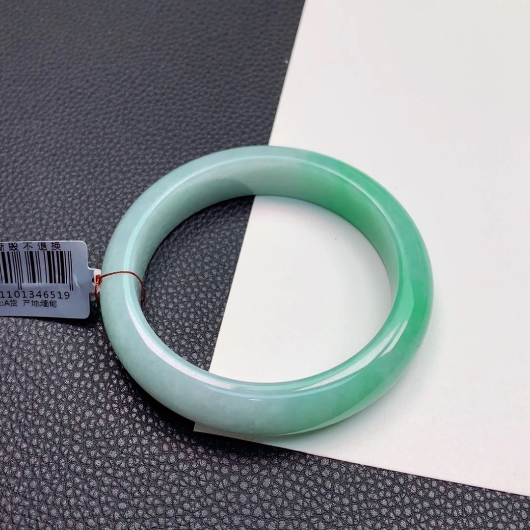 缅甸A货翡翠手镯