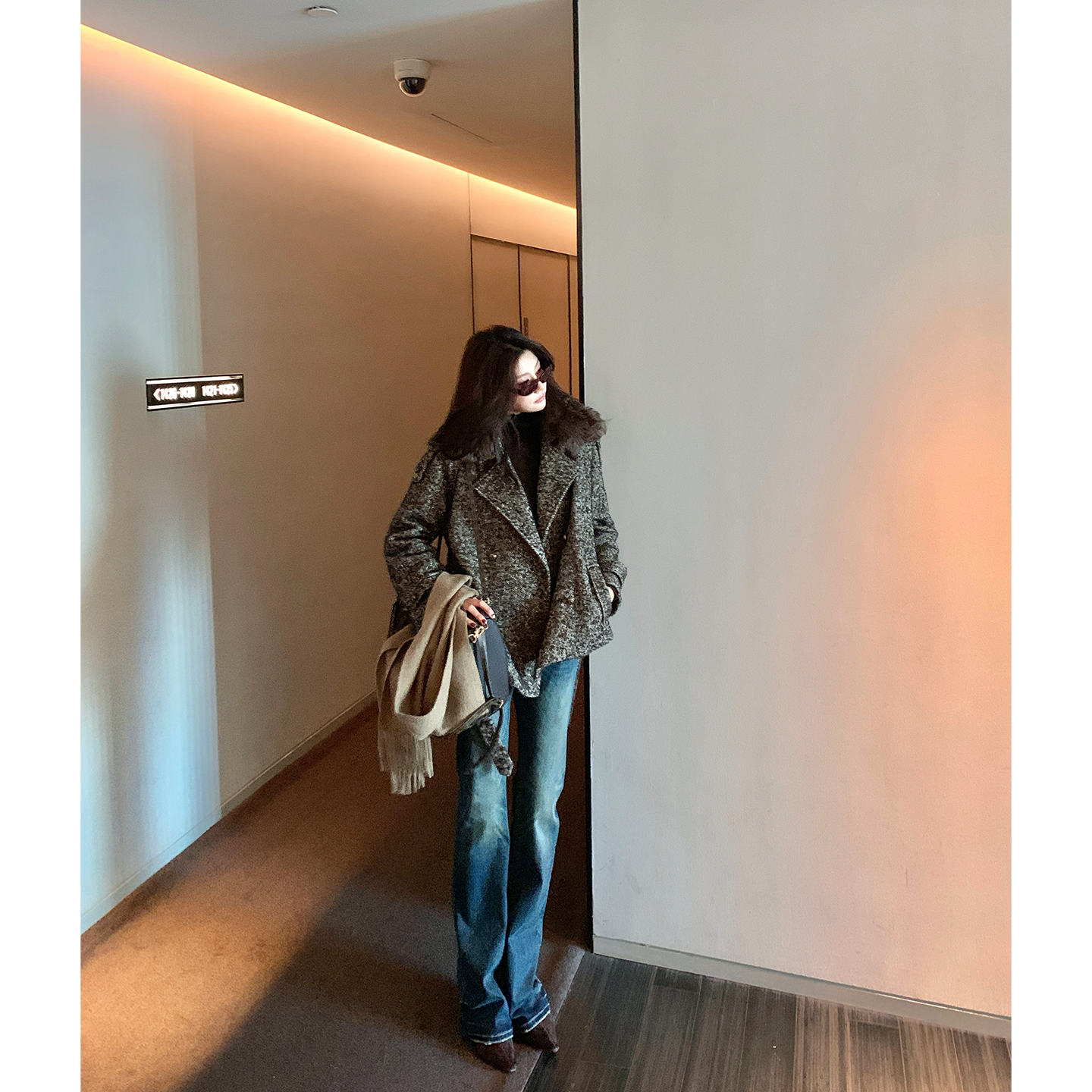 【ALONE SAVOR】龍喜儿 猫须丹宁 修身显瘦水洗微喇直筒牛仔裤J285