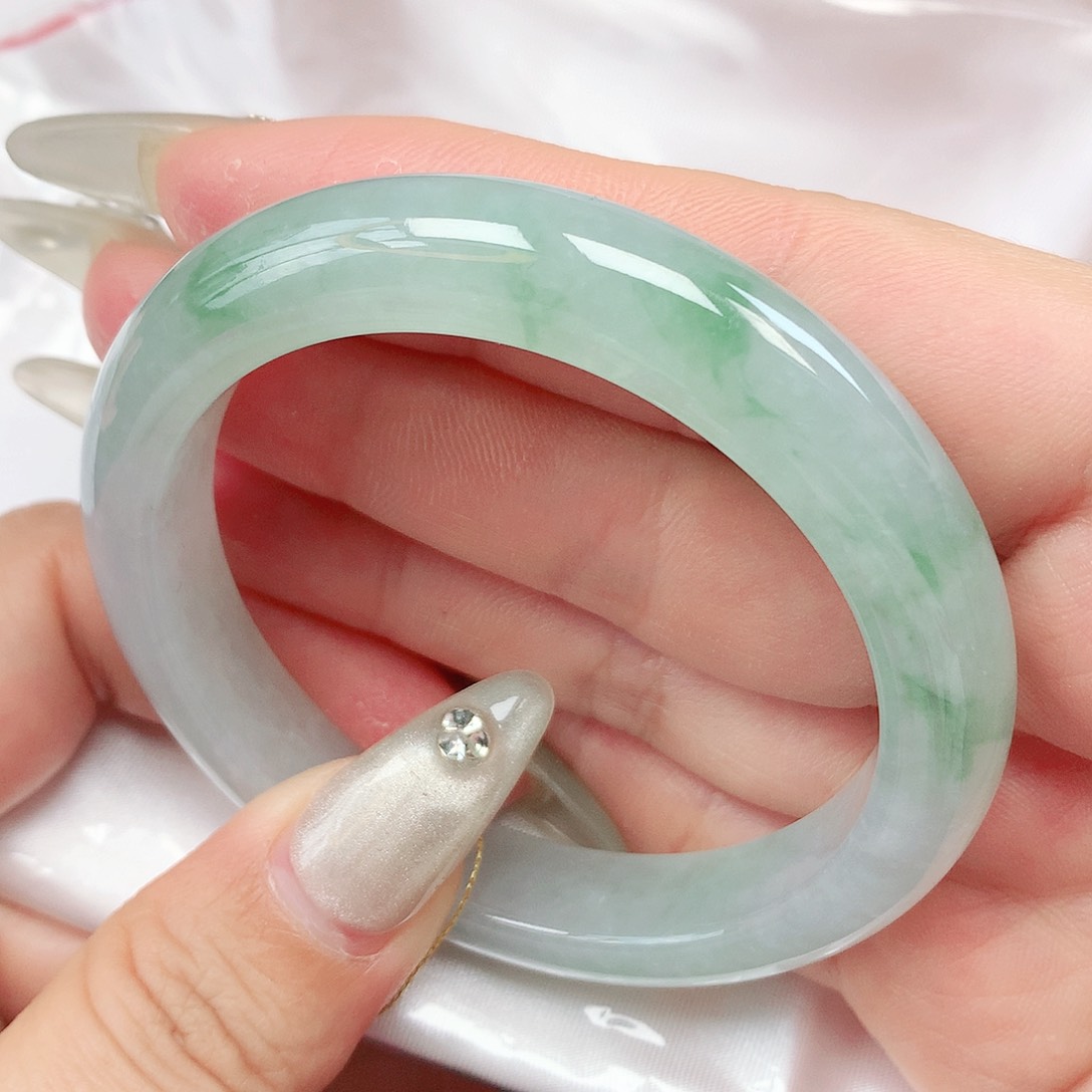 翡翠手镯未镶嵌抖音829