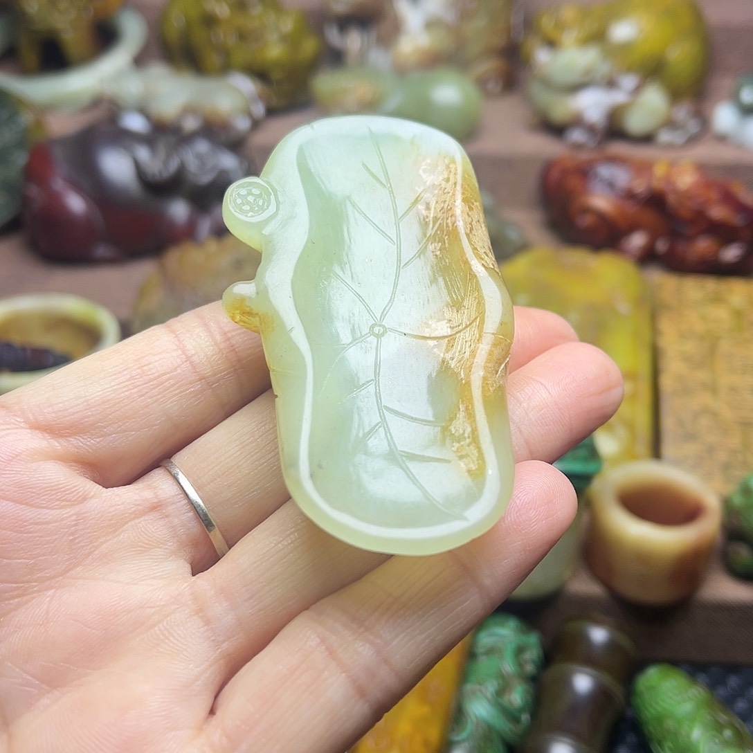 白玉菩提吊坠135。。