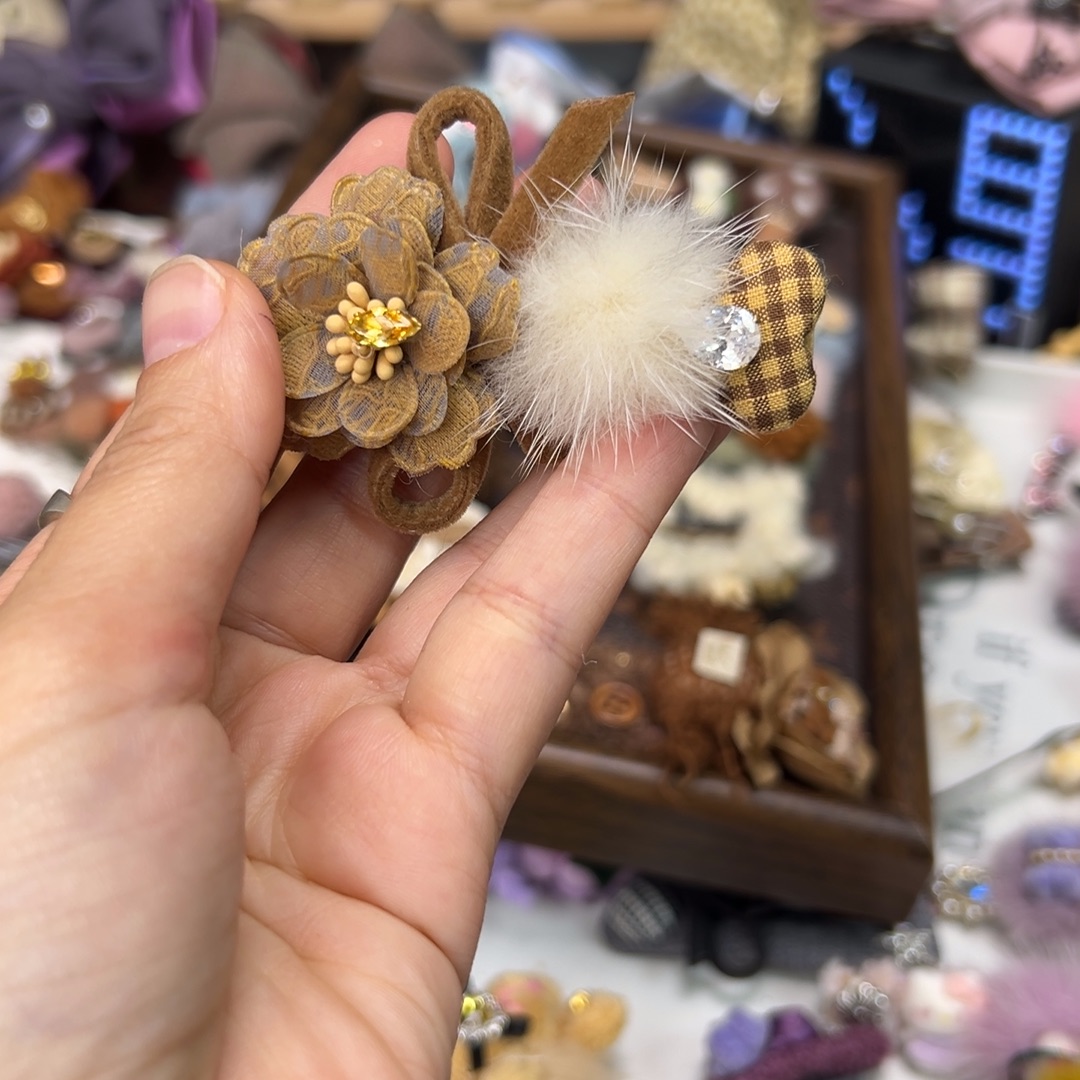 皮质铁合金咖色花