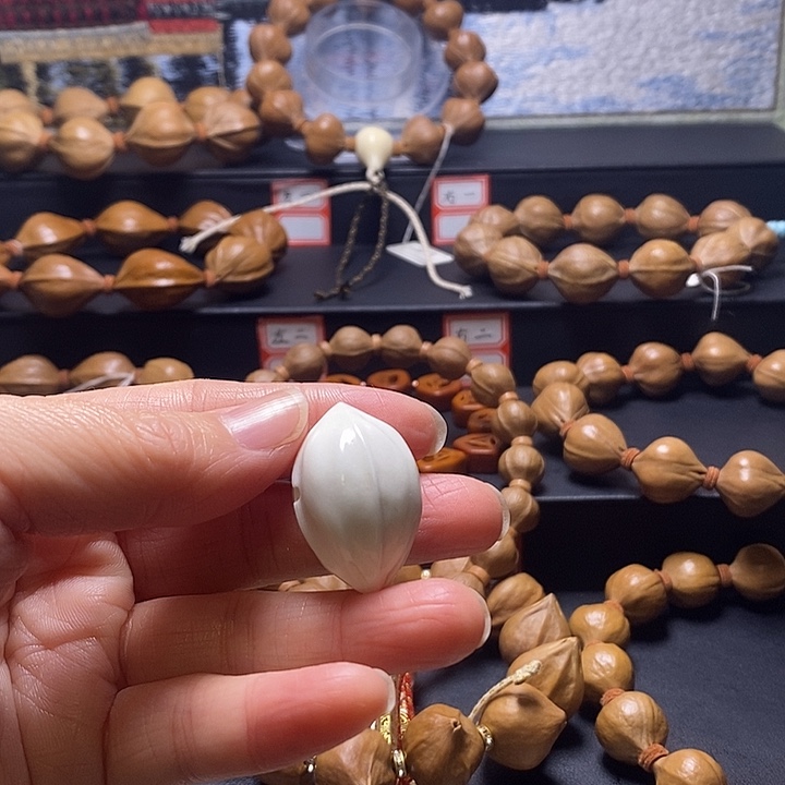 孟***春手串橄榄核鹿角三通