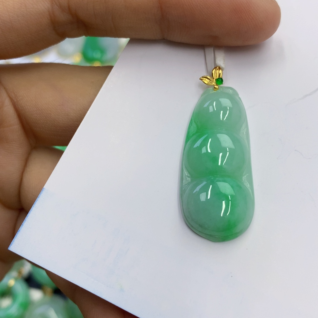翡翠18K金镶嵌颈饰翡翠