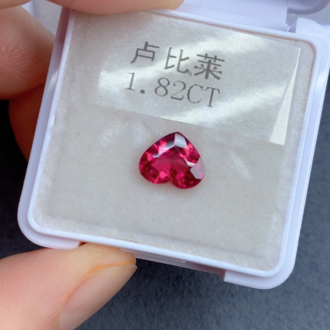 红色碧玺1.82克拉裸石未镶嵌