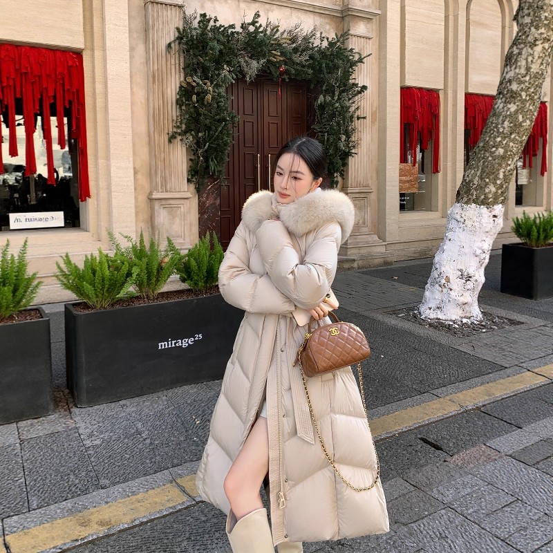 大毛领连帽收腰修身羽绒服女冬季2025长款超好看显瘦90白鸭绒外套