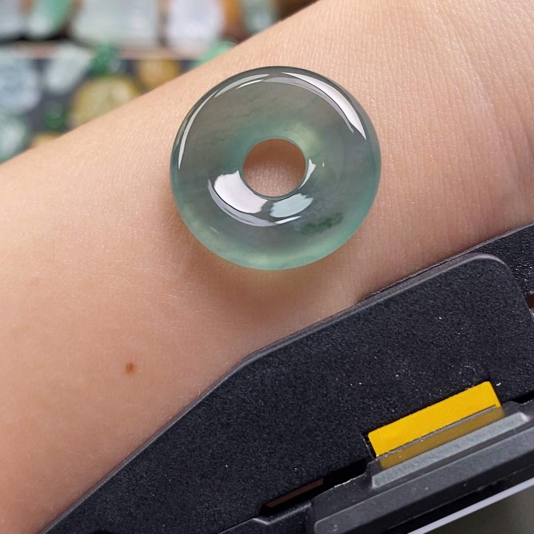 翡翠未镶嵌颈饰甜甜圈