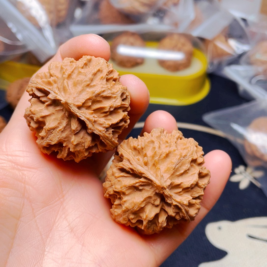 吊坠文玩核桃霸王花