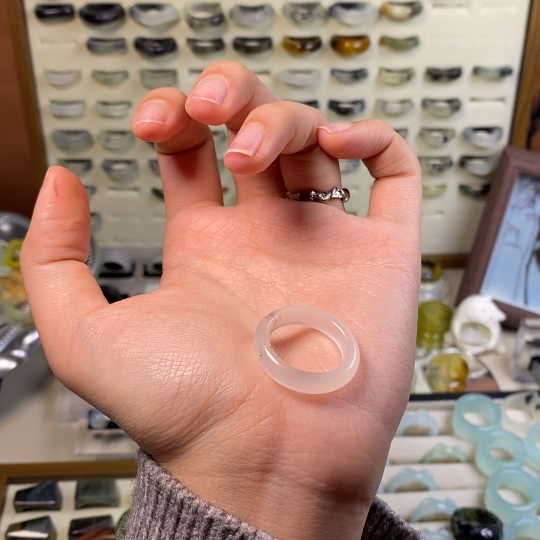 陌***爷蛇纹石玉未镶嵌戒指