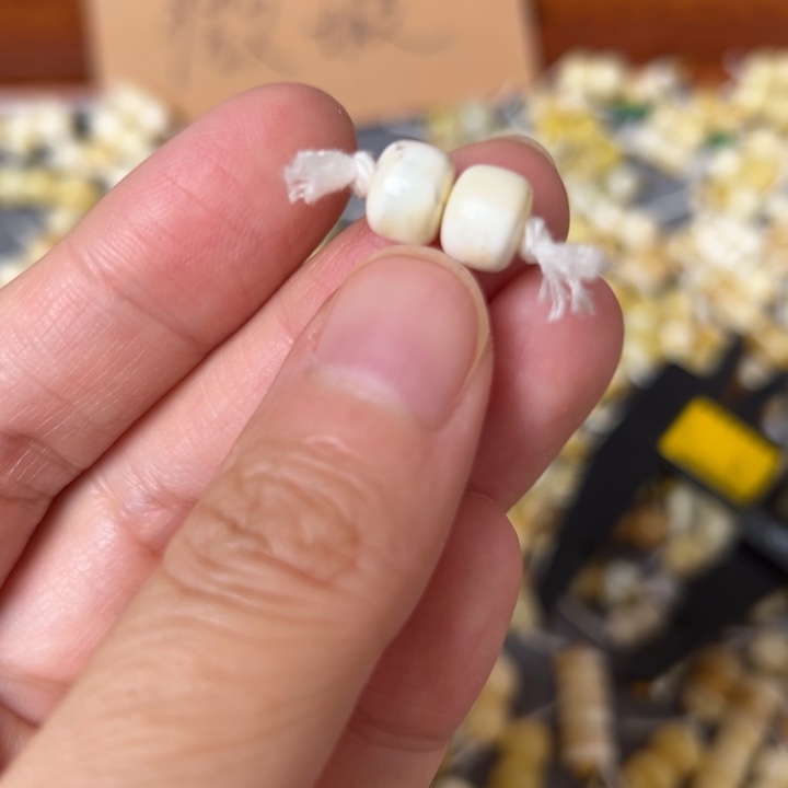 蜜蜡未镶嵌裸石8mm