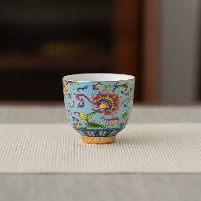 《锦绣东方》珐琅彩缠枝莲蓝主人杯尚古杯