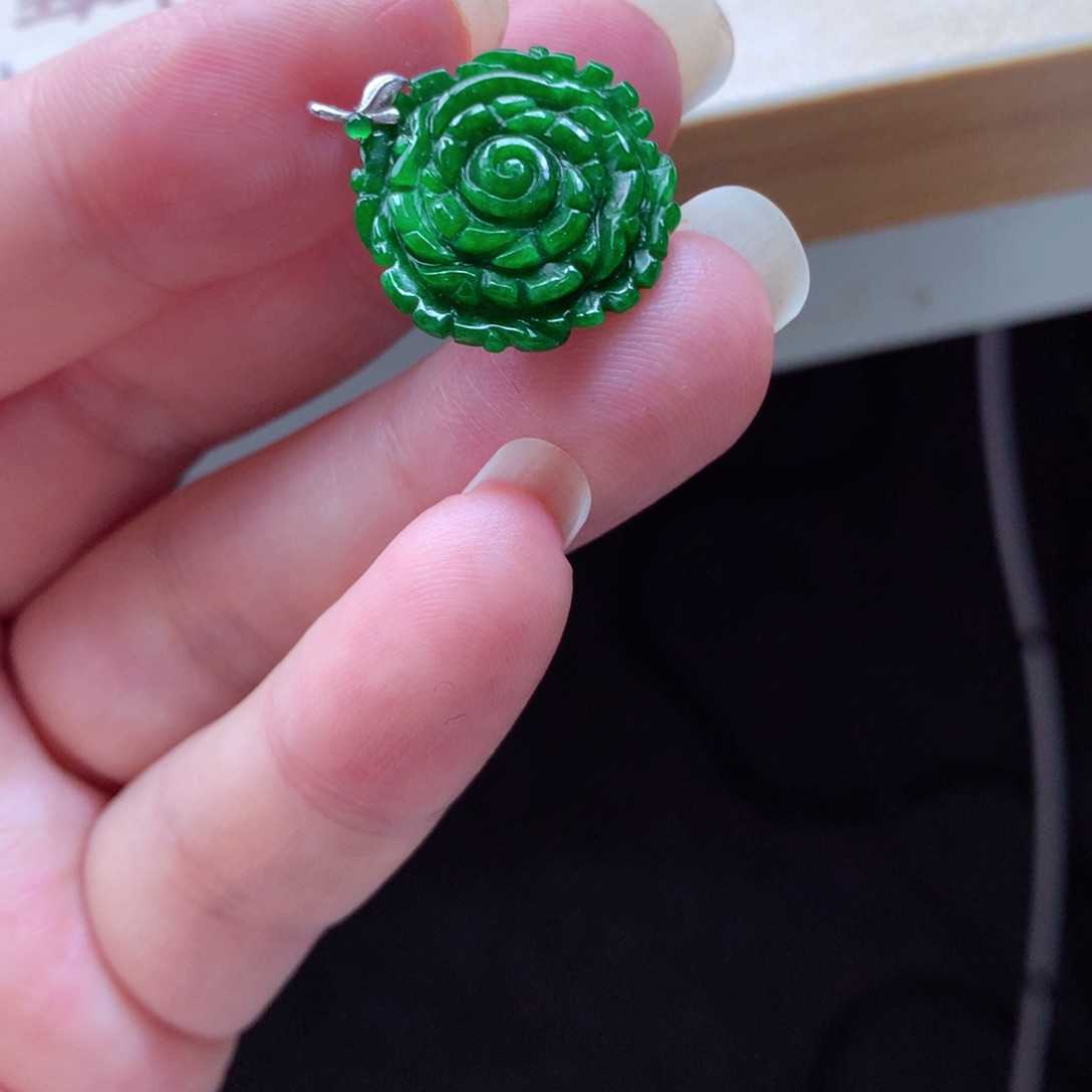 翡翠颈饰18K金镶嵌吊坠