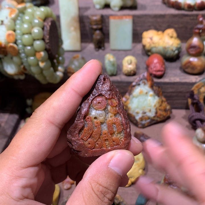 未镶嵌岫岩河磨玉（透闪石质玉）挂件