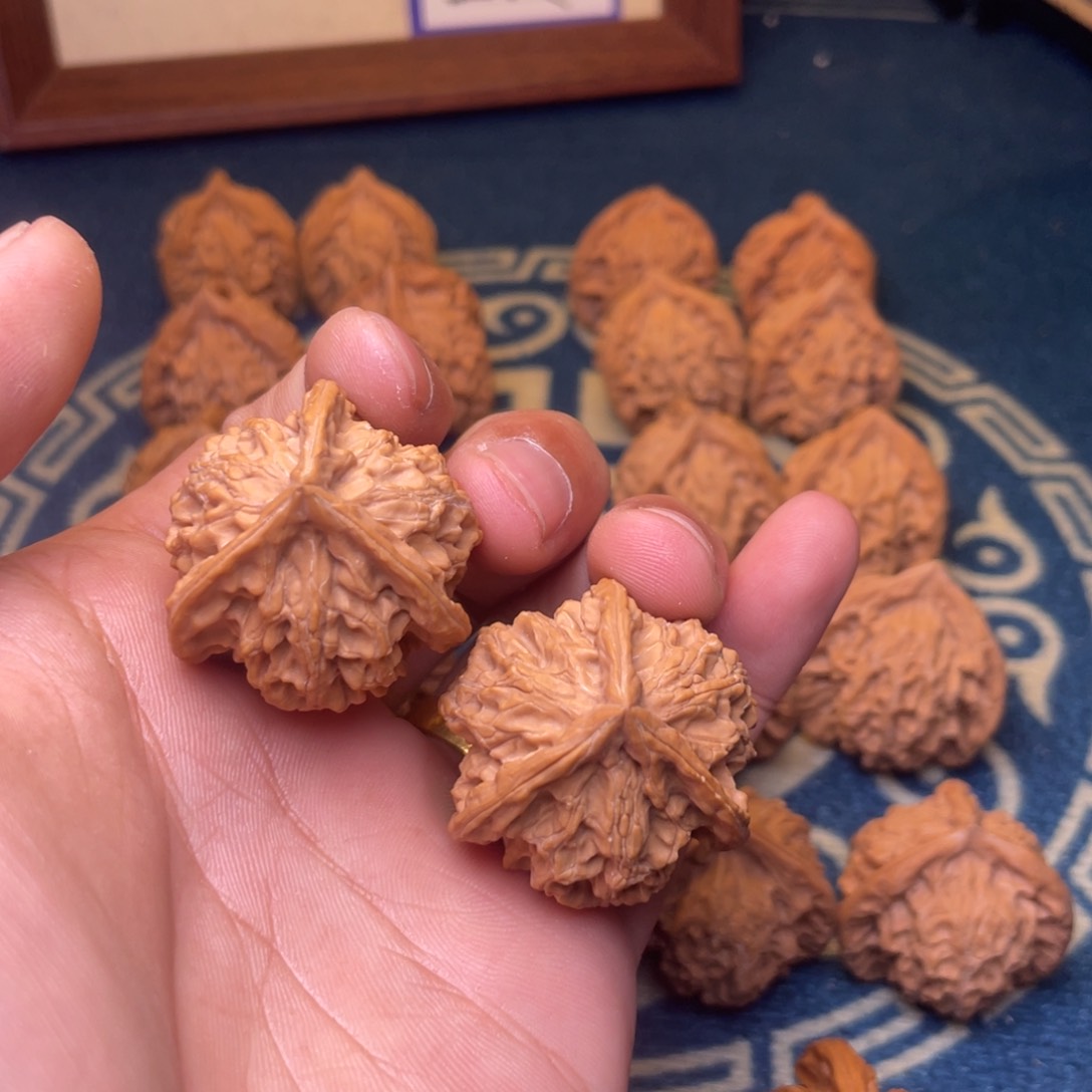 文玩核桃把件大****头盘山