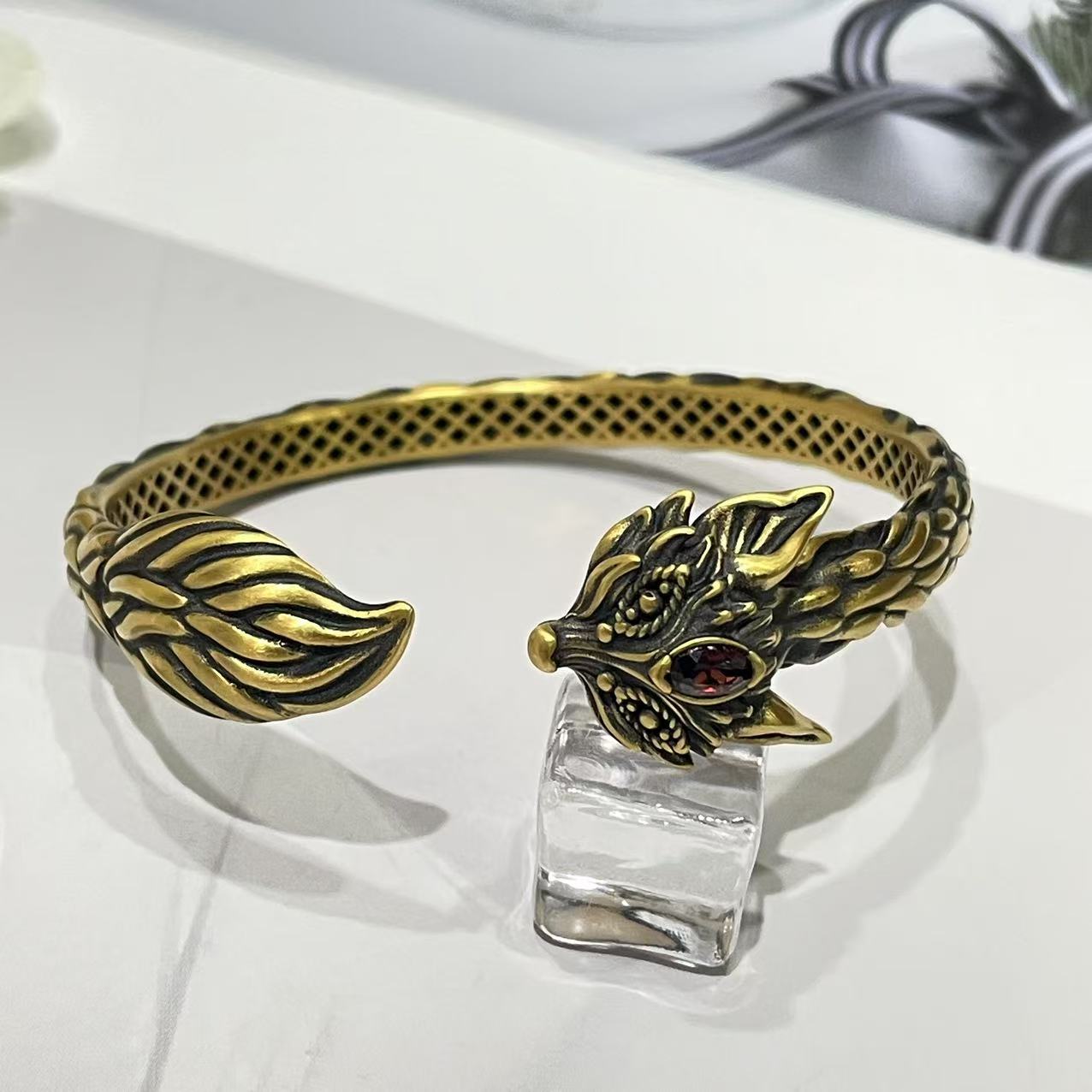 金潮坊珠宝  时尚气质经典复古个性电黑工艺足金999灵狐镶嵌手镯