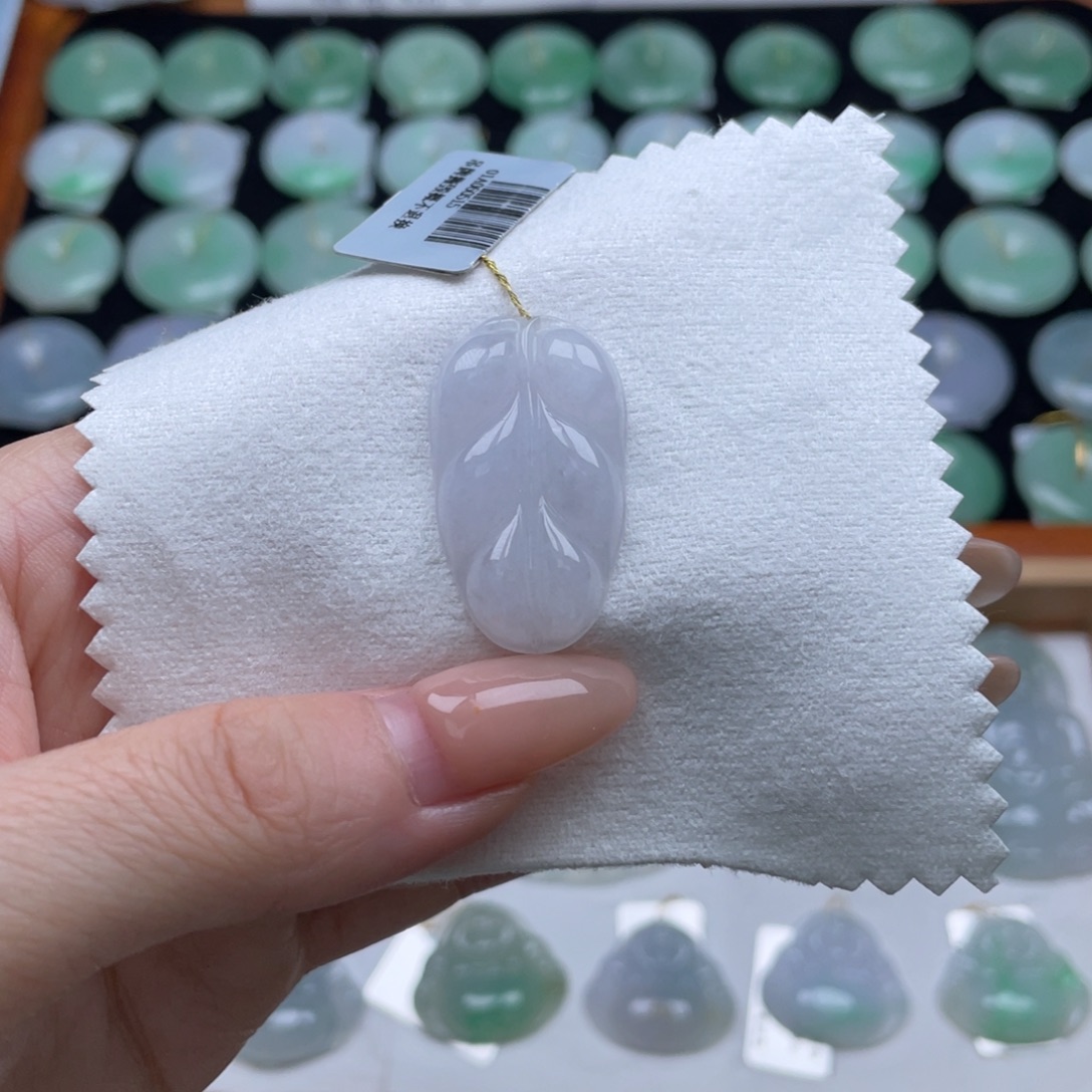 翡翠未镶嵌颈饰叶子