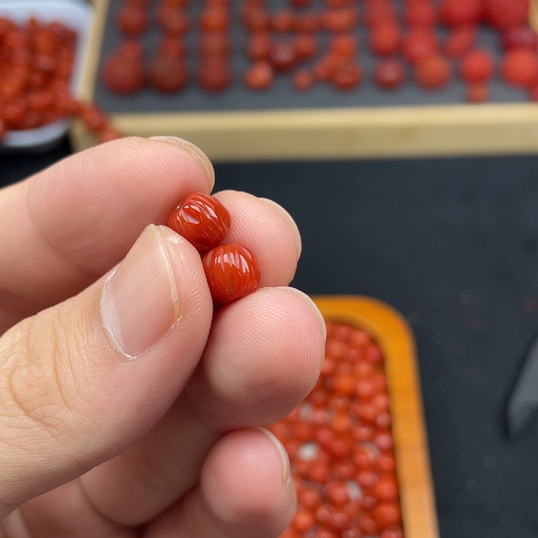 南红玛瑙17号瓦西火焰红卡7.5百香籽两颗未镶嵌