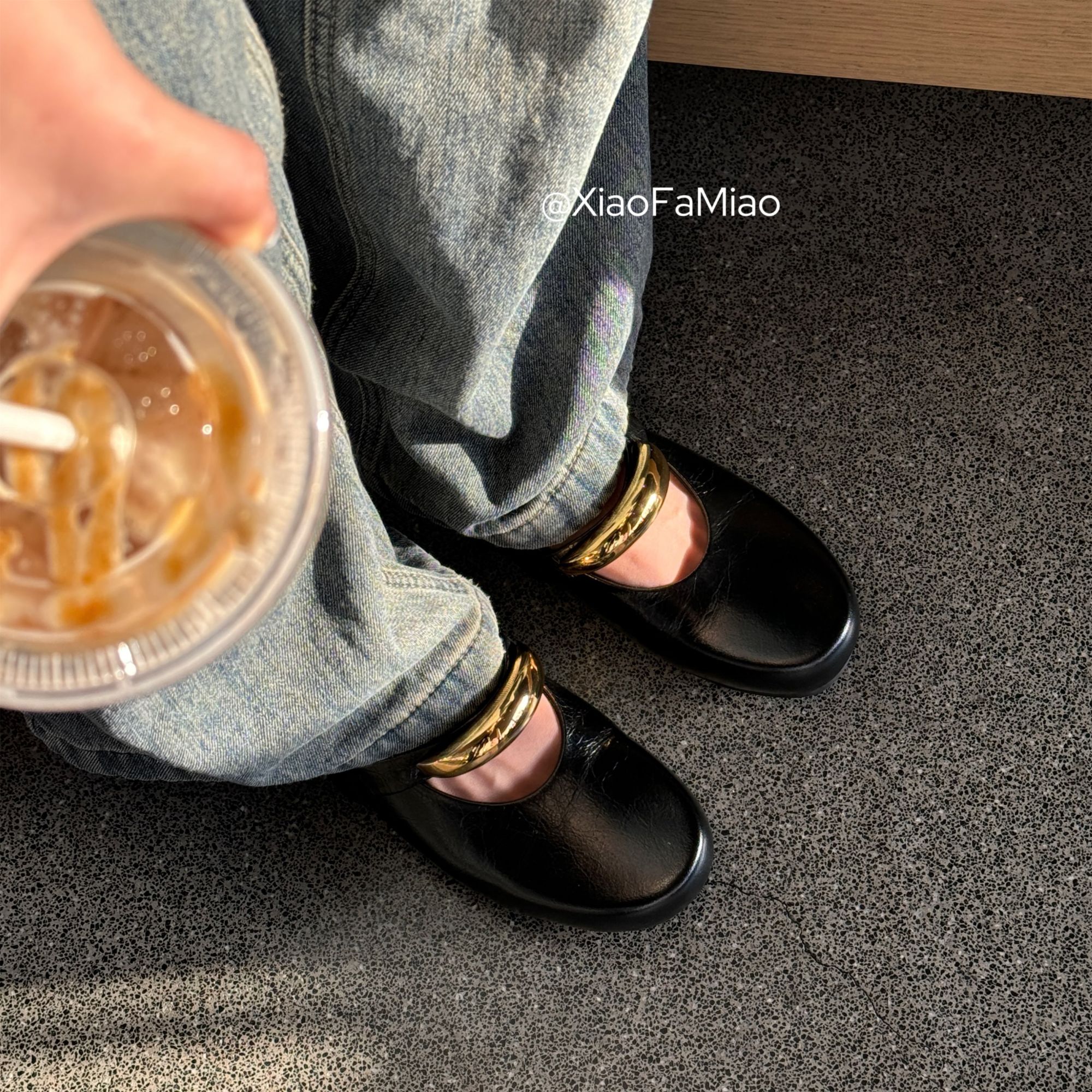 小发喵「鎏金镶边黑底平底鞋｜奢品百搭舒适出行 潮搭通勤必备」999