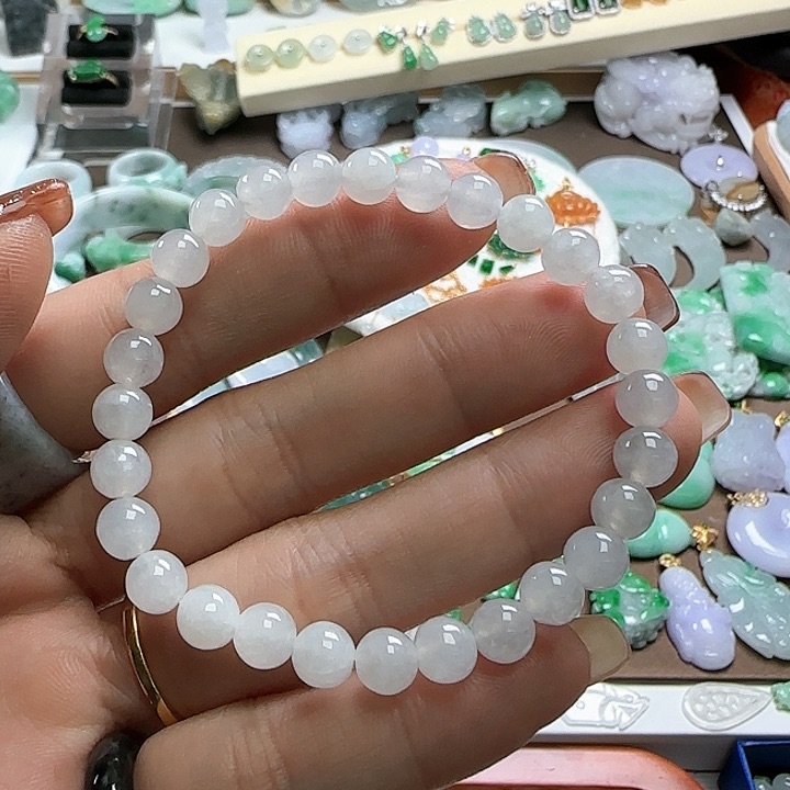 翡翠颈饰未镶嵌白冰手串