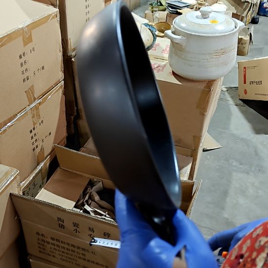 摆件盘子碗茶壶啥都有