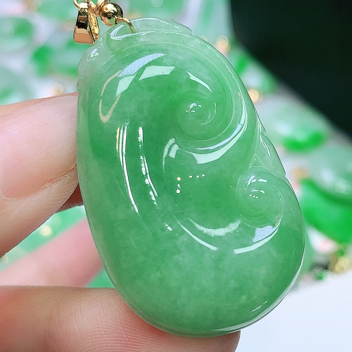 翡翠未镶嵌颈饰多样性发其一