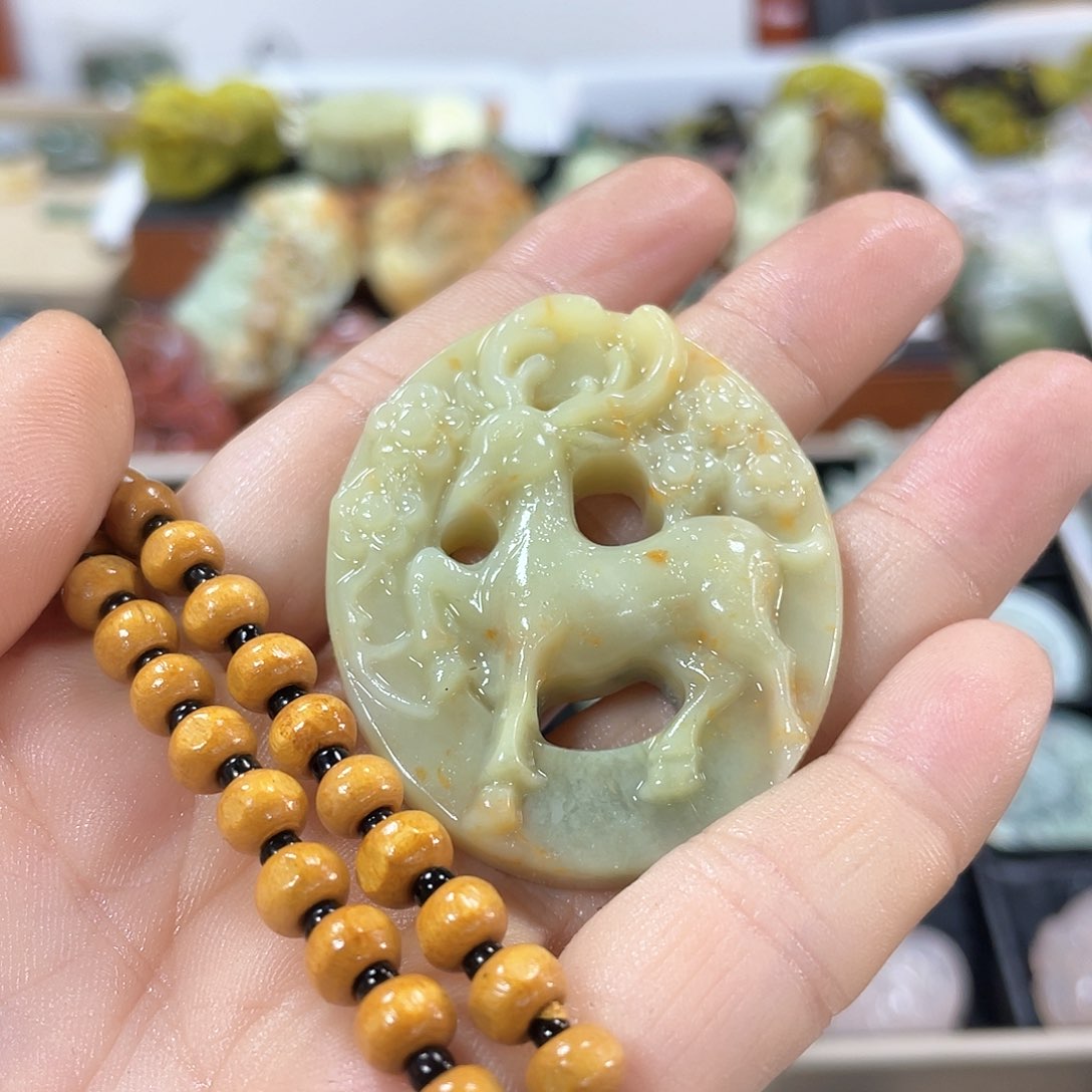 蛇纹石玉颈饰未镶嵌