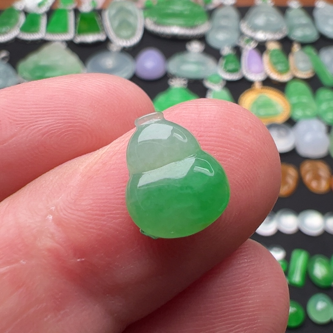 翡翠颈饰未镶嵌葫芦11.4