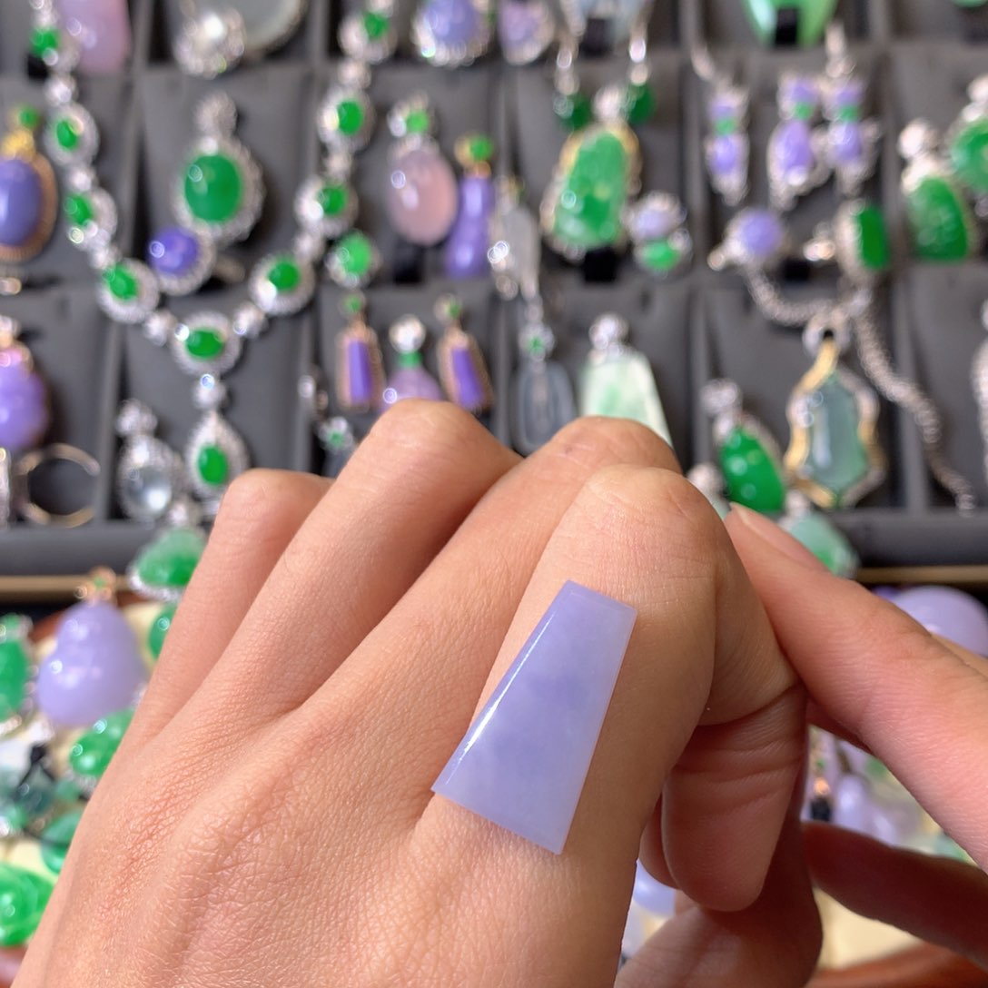 翡翠颈饰未镶嵌裸石