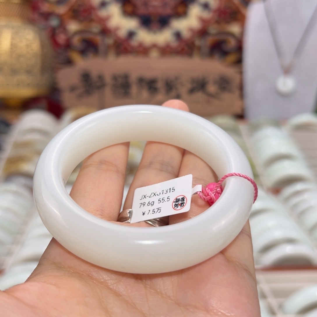 和田玉未镶嵌手镯