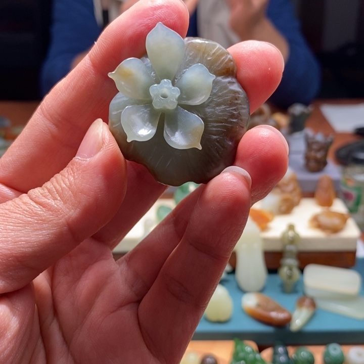 越***好和田玉未镶嵌颈饰