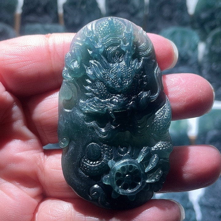 定制翡翠未镶嵌龙