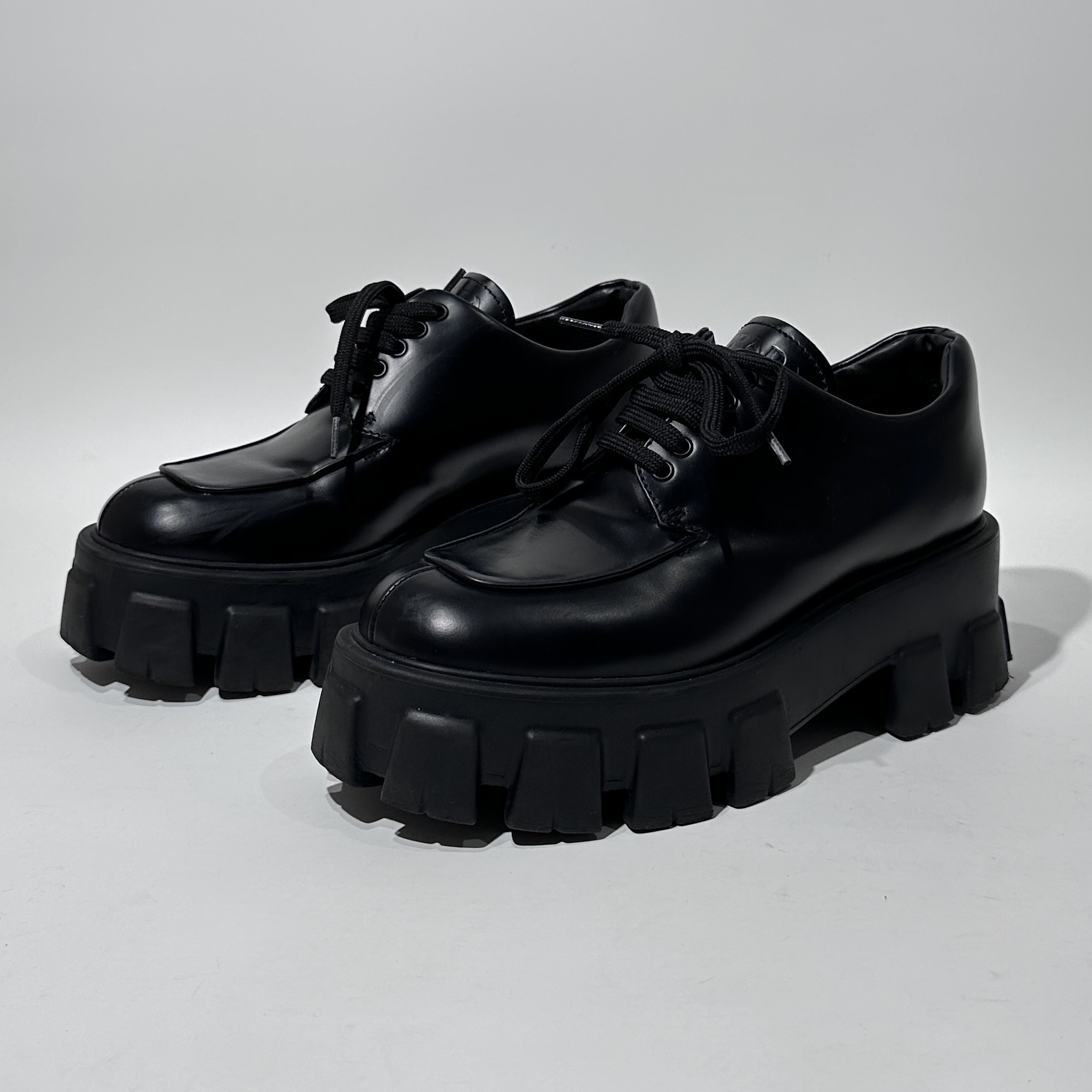 95新 Prada/普拉达  37码 97新 Prada 黑色系带乐福鞋/WX01815