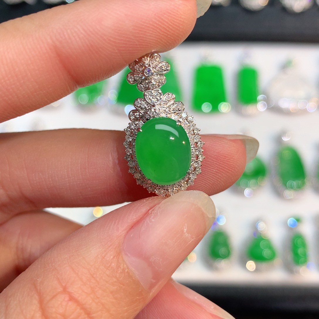 翡翠颈饰18K金镶嵌翡翠