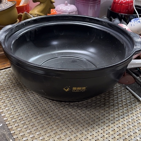 微瑕，明火，口径32高12变形无盖6L针孔拖釉