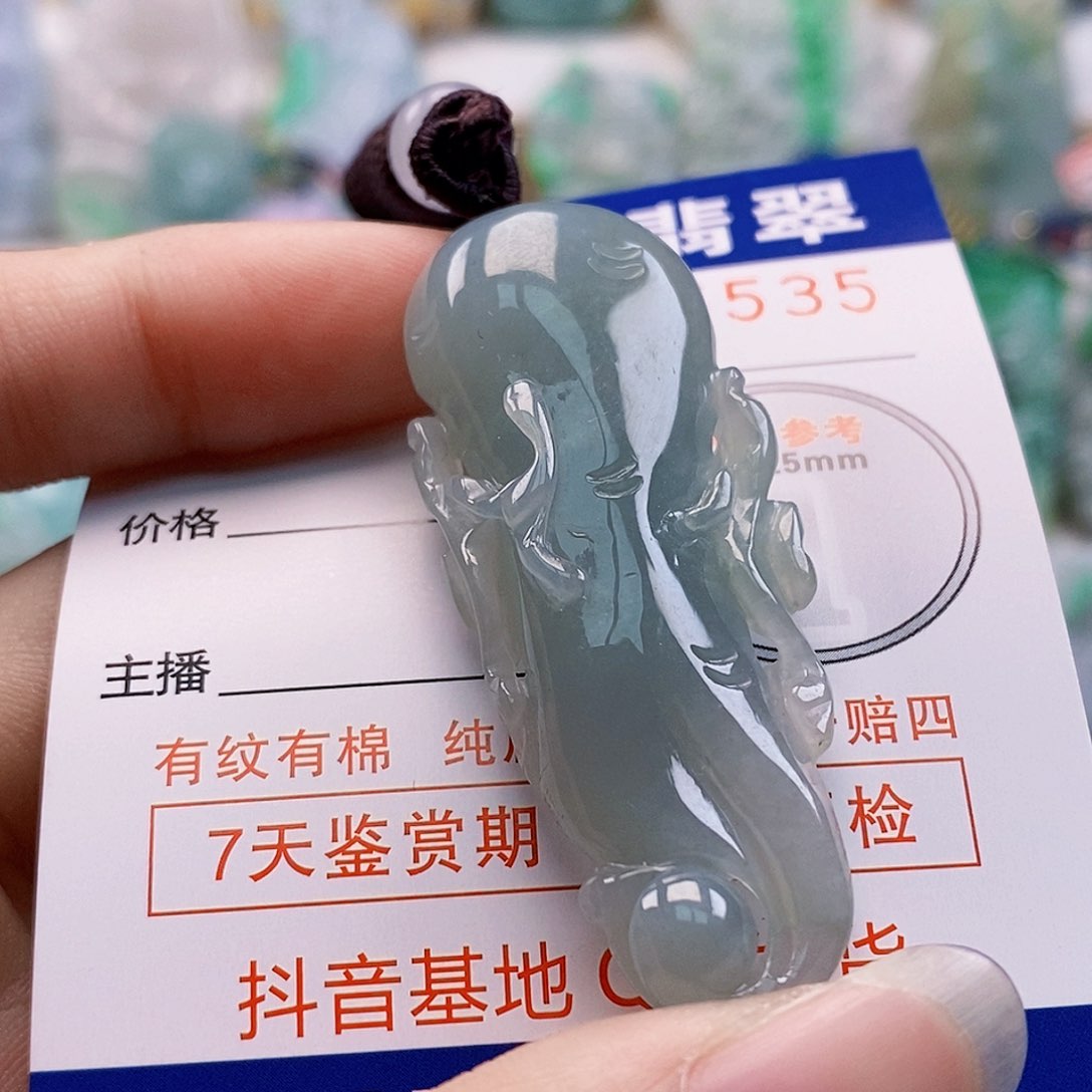 吊坠(不含链)未镶嵌翡翠