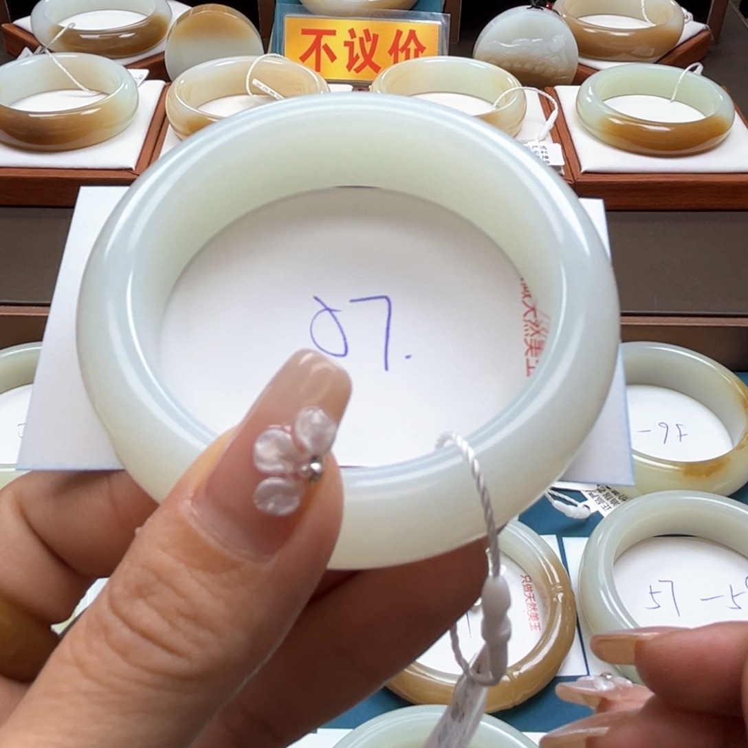 未镶嵌手镯和田玉