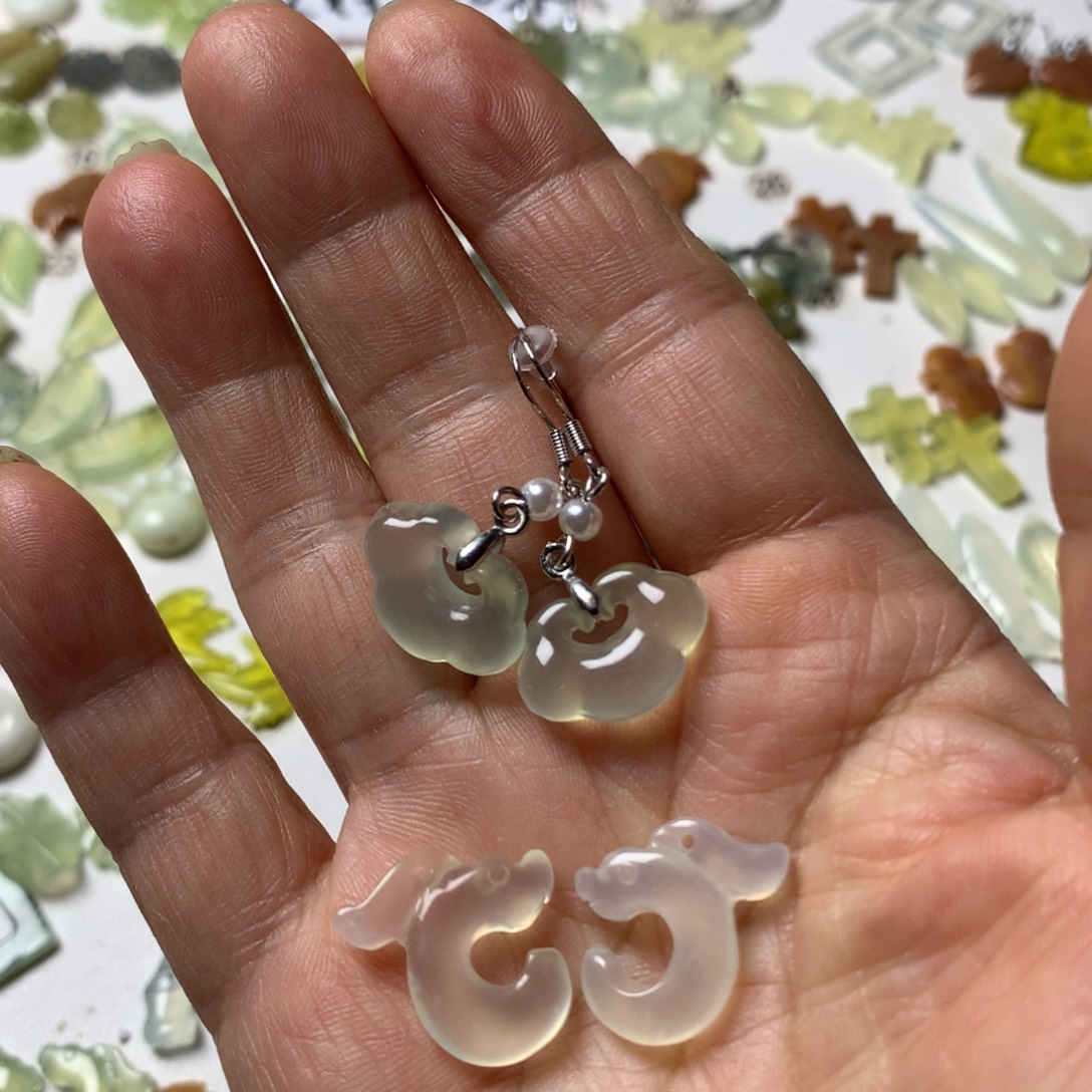 蛇纹石玉未镶嵌耳坠