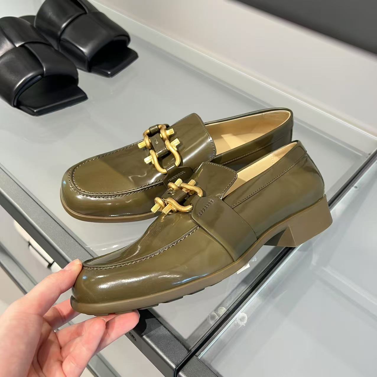 未使用 BOTTEGA VENETA/葆蝶家 /七七/扣头乐福鞋